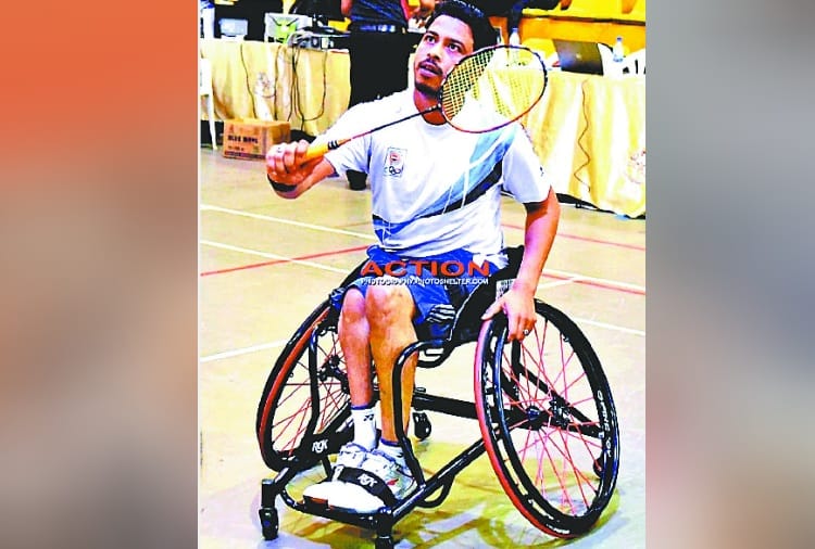 para olympic badminton player sanjeev kumar on hunger strike with family for job
