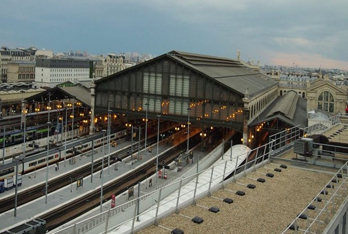 Paris explosives in bags at railway station, police evacuated