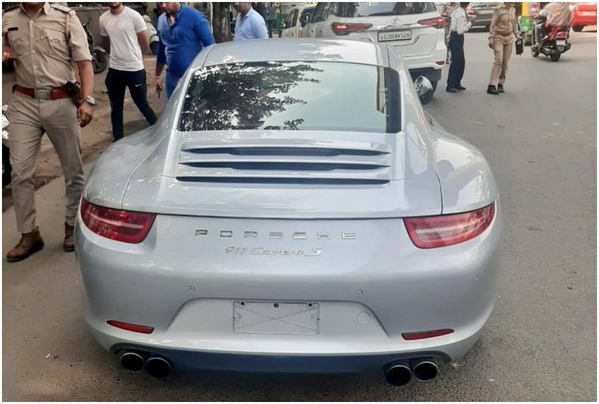 Gujrat Police fined challan over 9 lakh rupees of Porsche 911