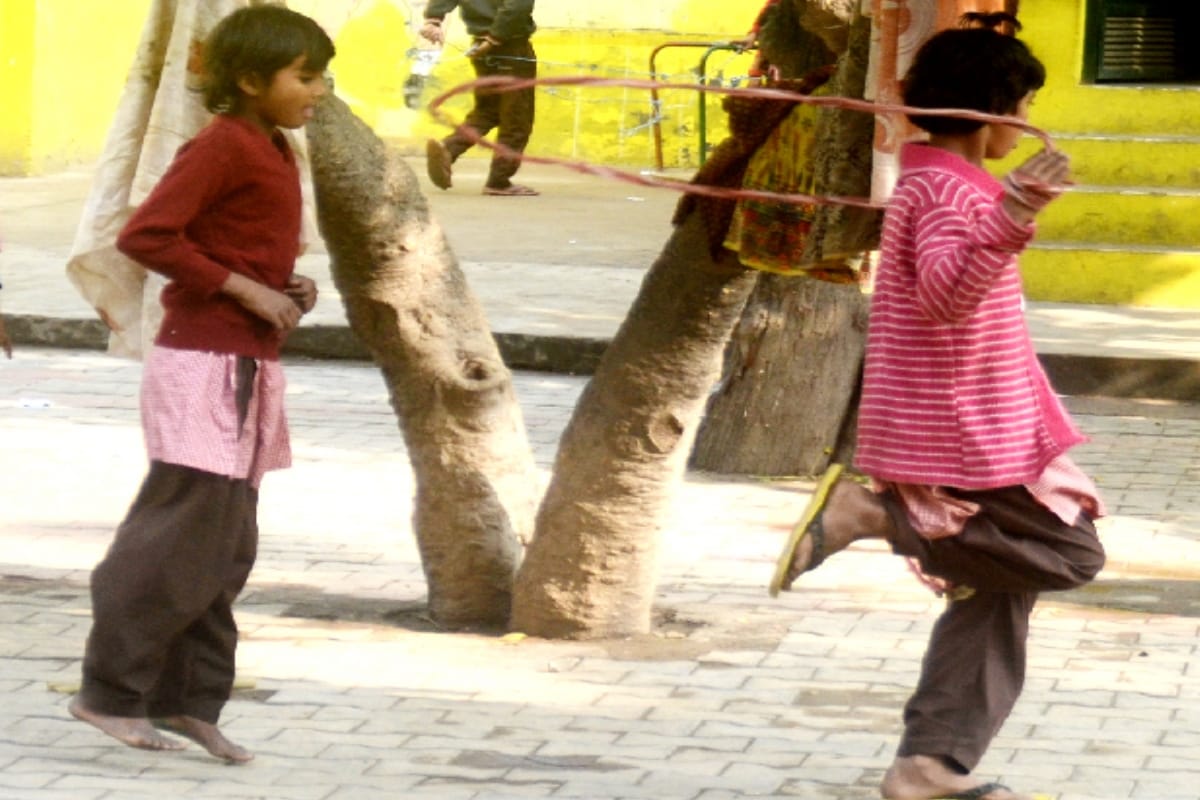 Primary school children in baghpat are coming barefoot in school and without sweater