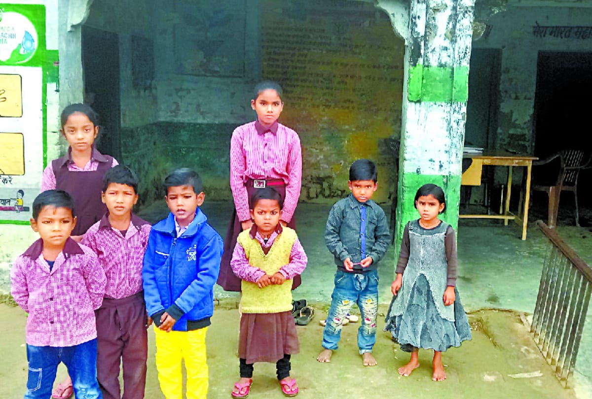 students studying in Basic Education Council schools have not yet been able to get a sweater.