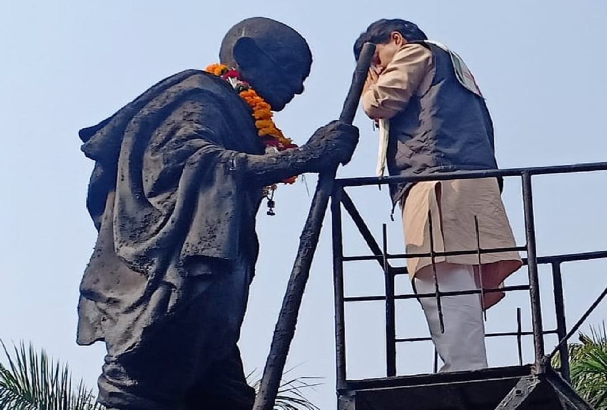 Godse Deshbhakt: Scindia says BJP MPs repeat offenders in praising Godse