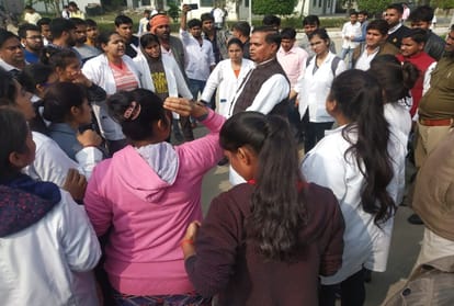 clash in sks collage after students protest in mathura