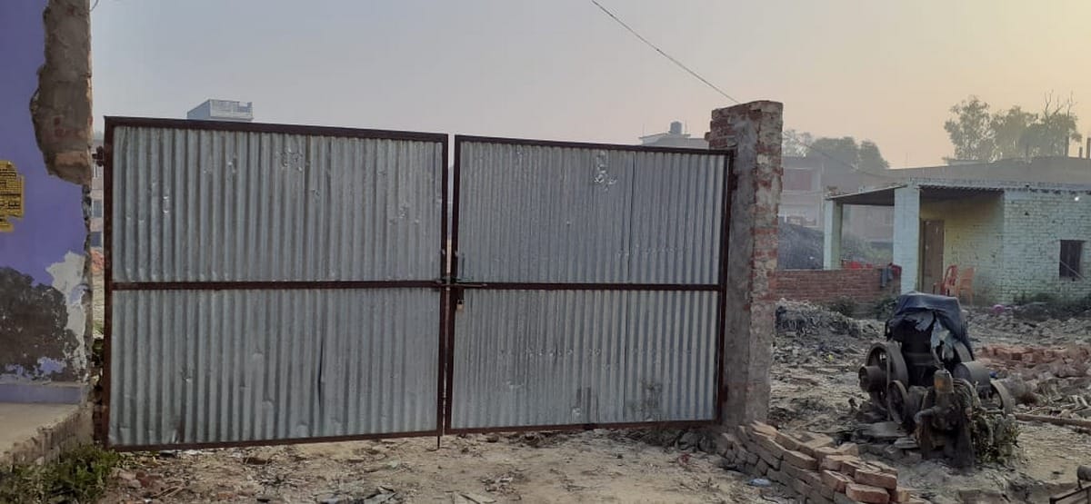 Five worker injured in firing in dispute of pond land in saraimeer azamgarh