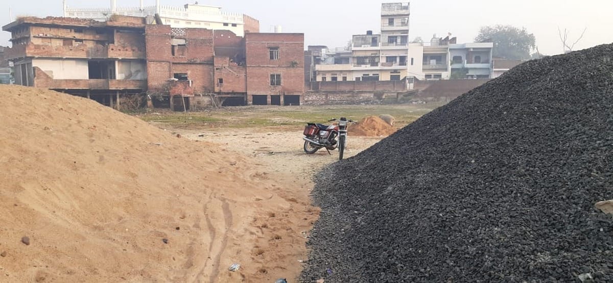 Five worker injured in firing in dispute of pond land in saraimeer azamgarh