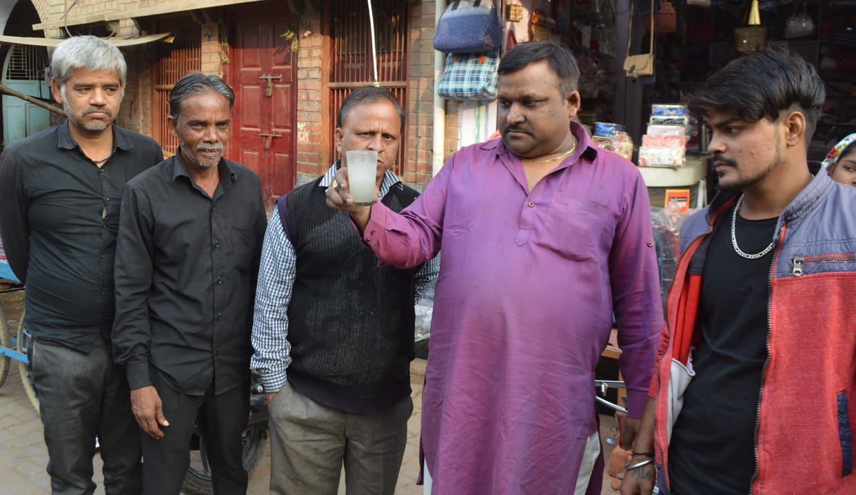 Hathras: Inviting diseases giving contaminated water in the city