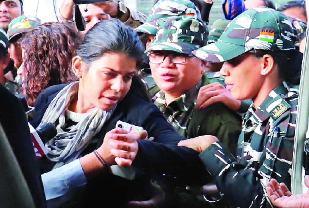 Nirbhaya case Hyderabad Anu Dubey got Nirbhaya mother support in delhi