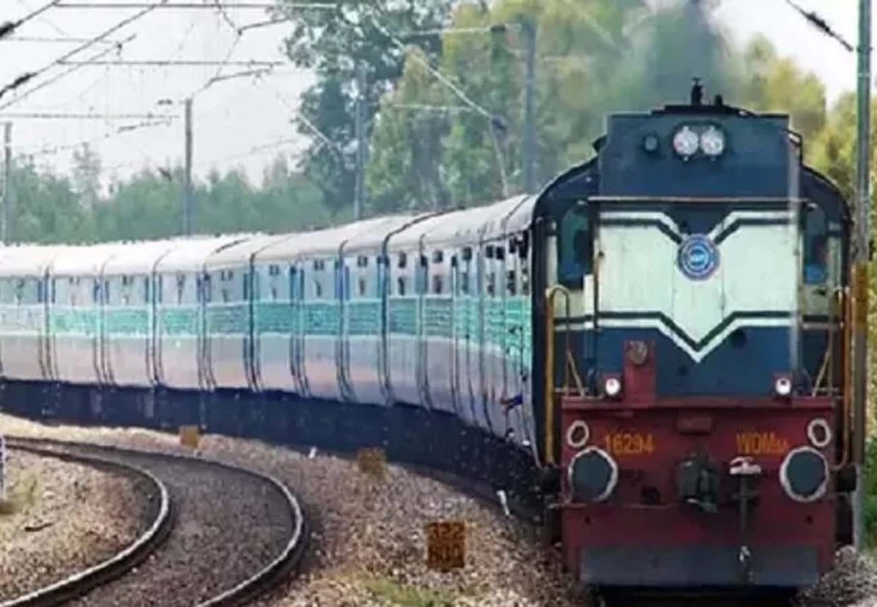 73 trains of Delhi-Howrah route canceled