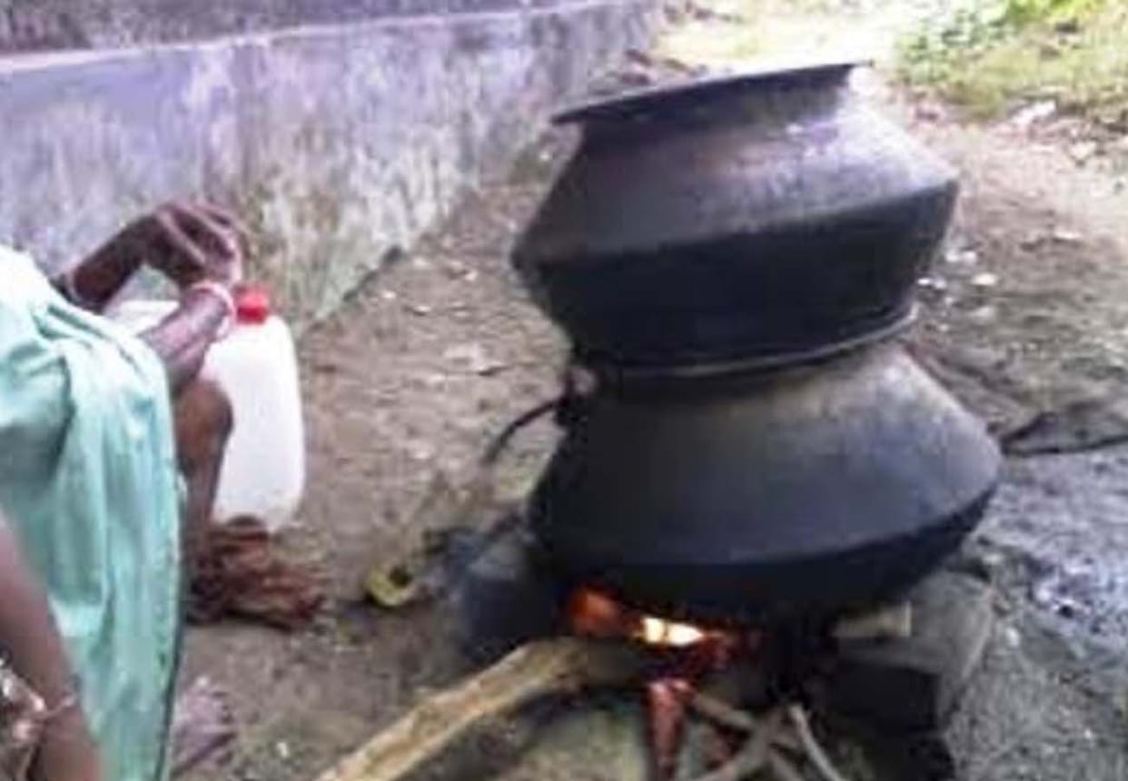 Two women arrested with illegal liquor in mahoba