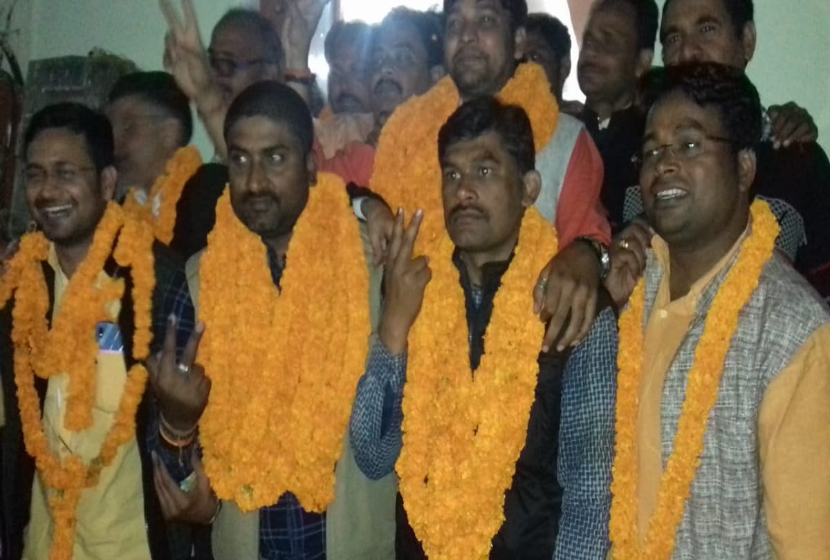 Markandey again elected president Atul vice president of Gorakhpur Journalists Press Club election