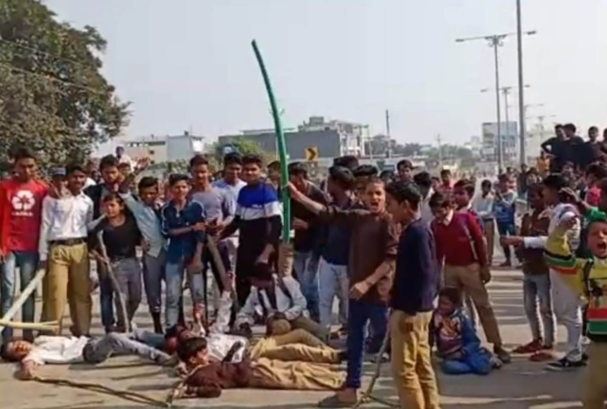 Principal accused of brutally beating students, sultanpur highway jammed in protest.
