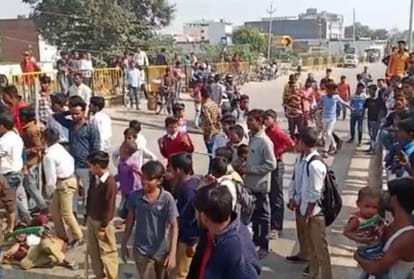 Principal accused of brutally beating students, sultanpur highway jammed in protest.