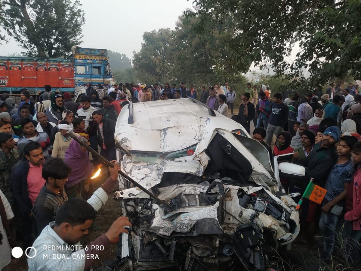 Varanasi: Bike-raped youth dies, one injured due to collision with cargo magic