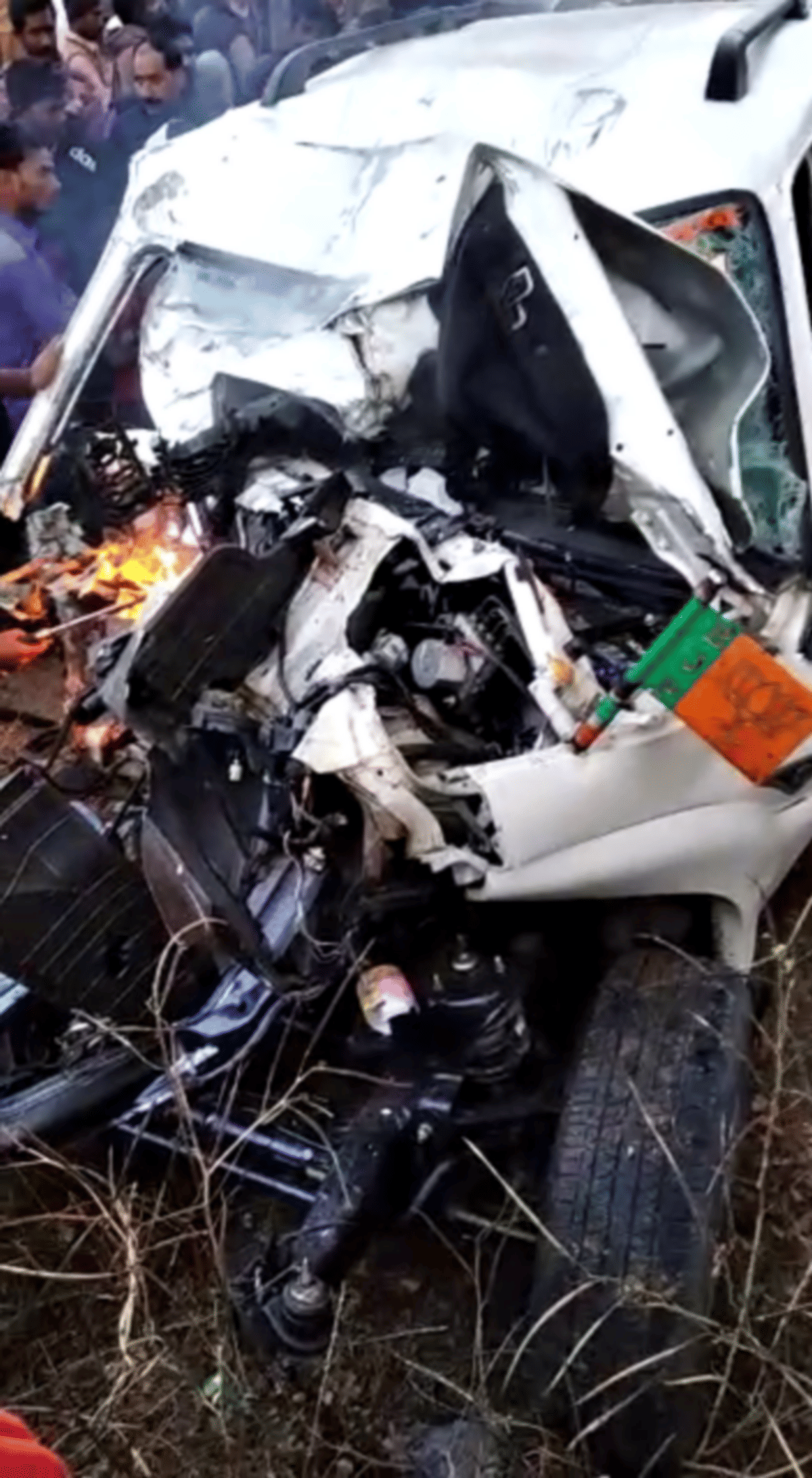 Many died and injured in truck car collide in road accident sonbhadra