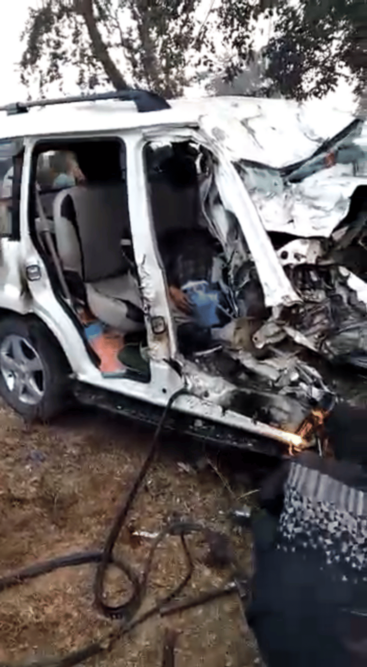 Many died and injured in truck car collide in road accident sonbhadra