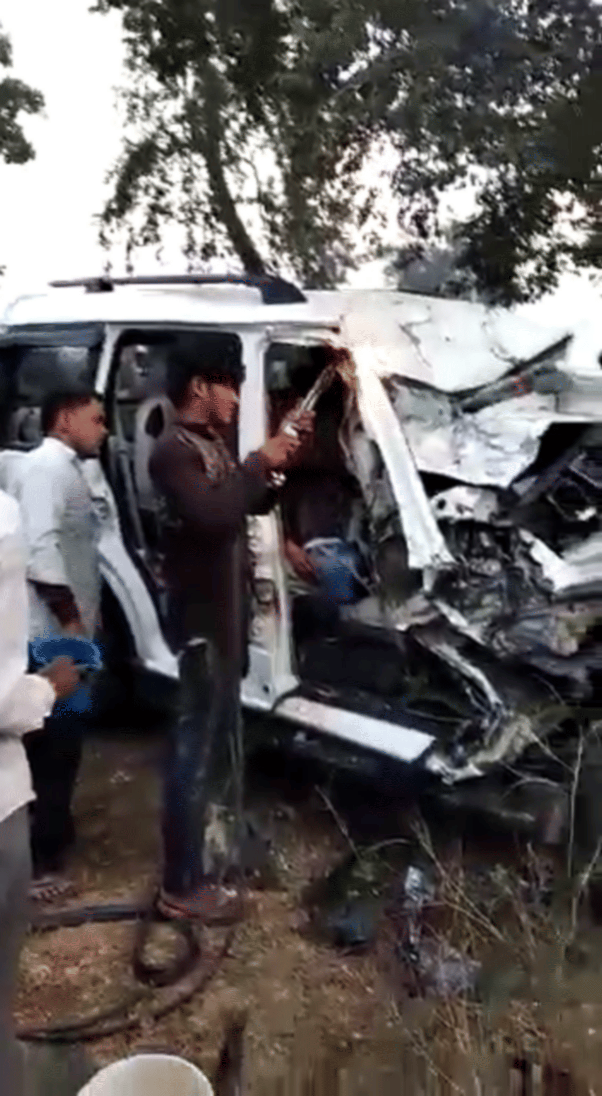 Many died and injured in truck car collide in road accident sonbhadra