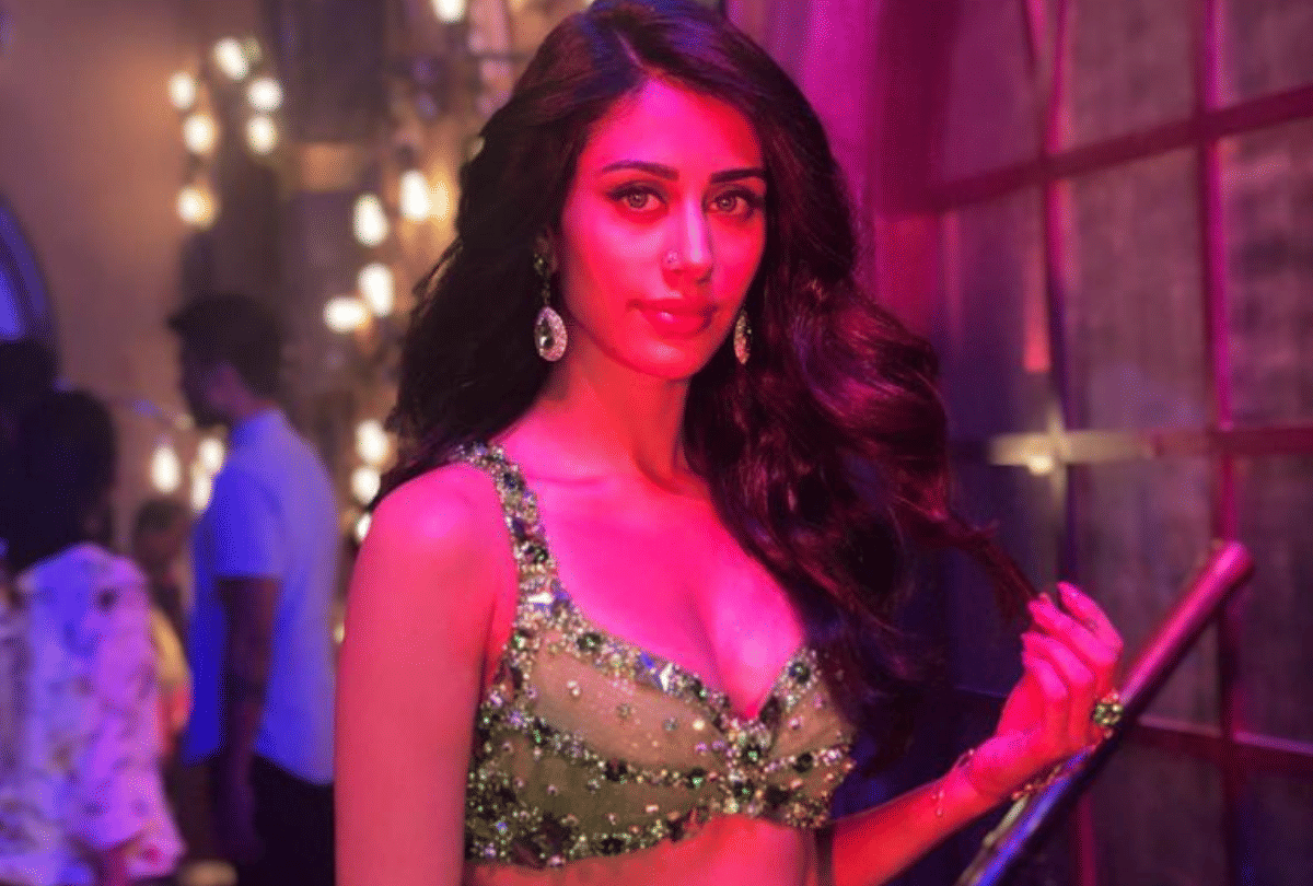 dabangg 3 warina hussain not impress in Munna Badnaam Hua as Malaika Arora and kareena kapoor