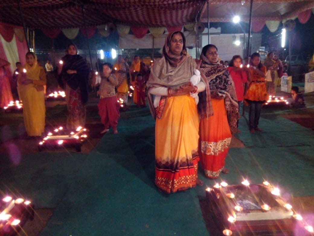gayatri shaktipeeth was illuminated by 2100 lights.