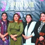 अपराजिता कार्यक्रम में पहुंची महिलाएं