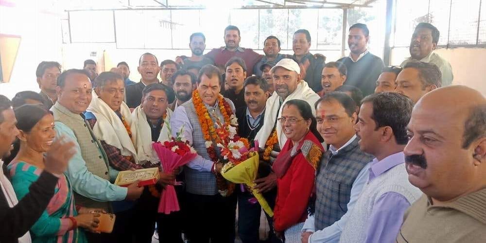Rishikesh mandal handed over to Dinesh Sati