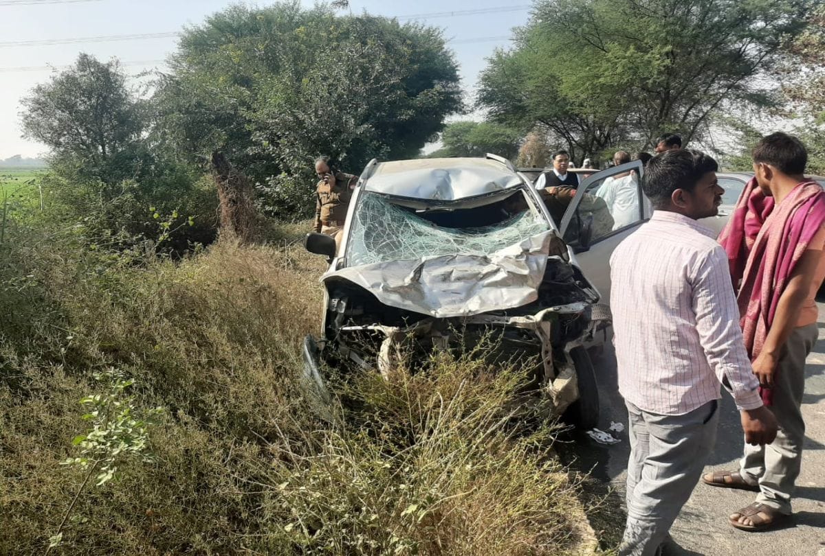Wagonr Car and Bike Accident One Died Five Injured Chata Barsana Road