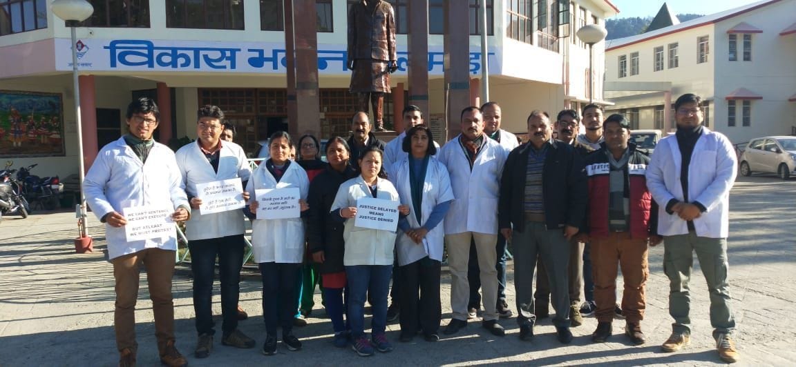 Veterinary officials demonstrated