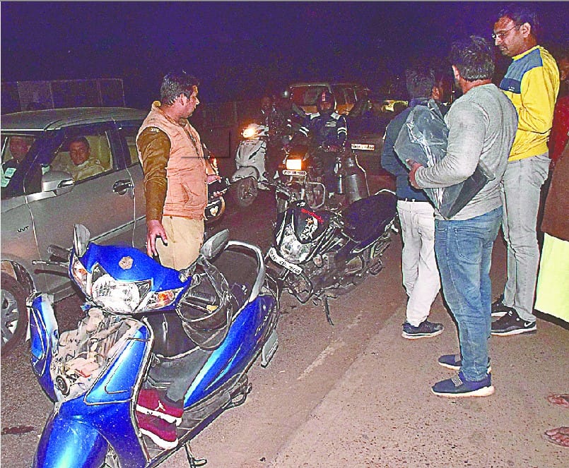 Bike collided with scooty .. young man fell on the bridge ... truck crushed