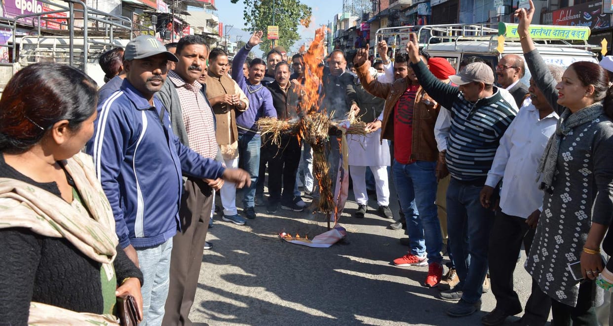Congress workers burnt effigy of MP Pragya Thakur