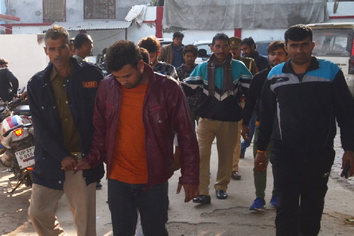 Baghpat police is arrested of seven accused from loni in case of the jeans thieft