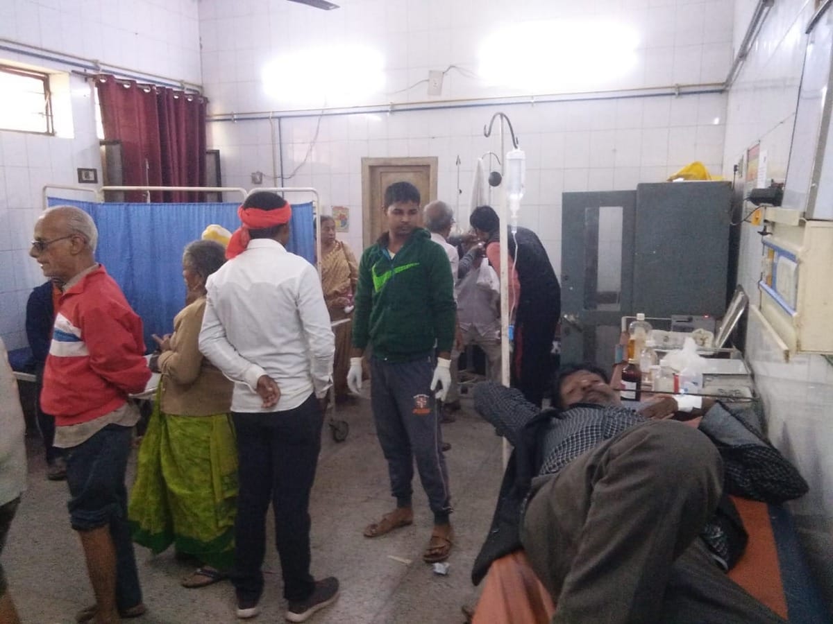 Many injured in truck collide bus in sadar chandauli