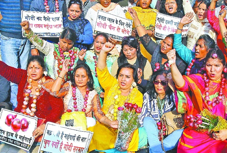 Congress protest against onion rates