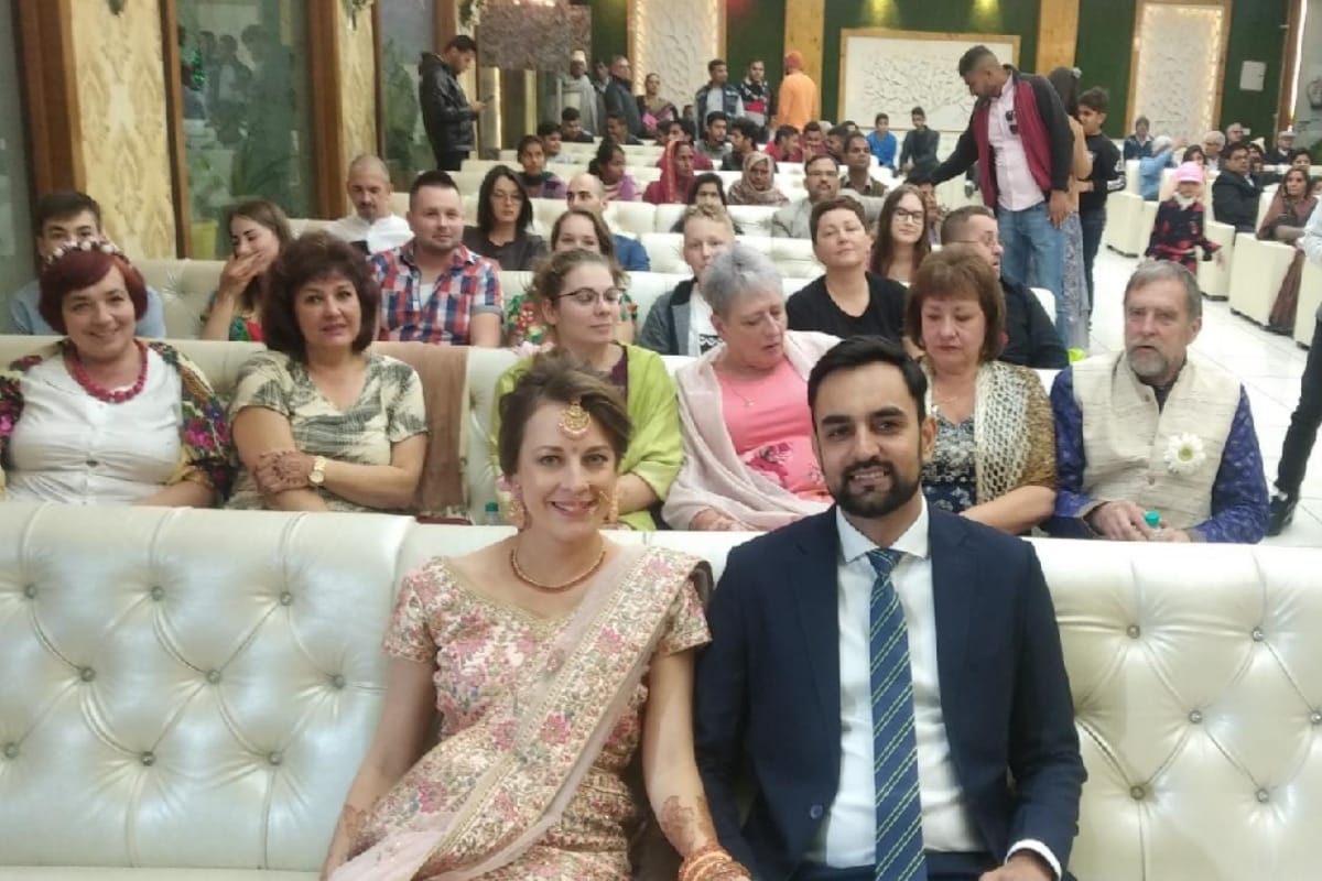 couple reach Muzaffarnagar from Poland to the reception after a year of their marriage