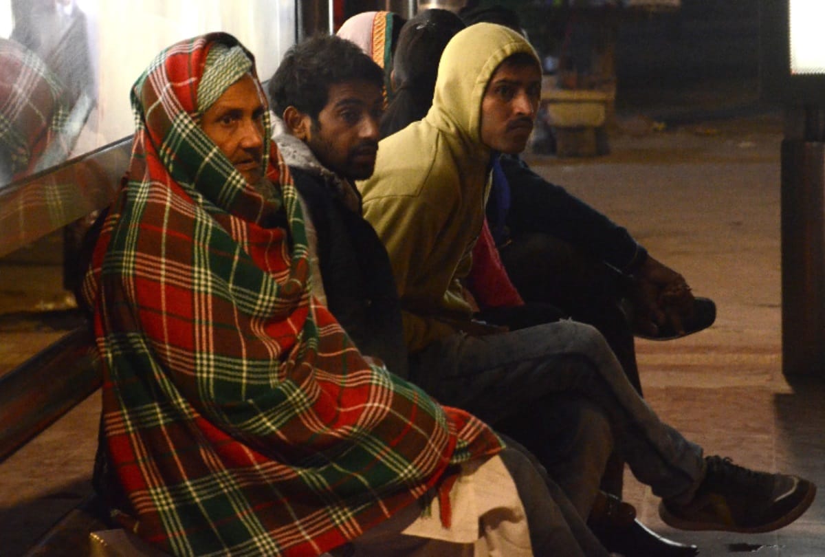 Delhi NCR weather pollution today 2 December coldest morning at 8 degree air quality at poor level