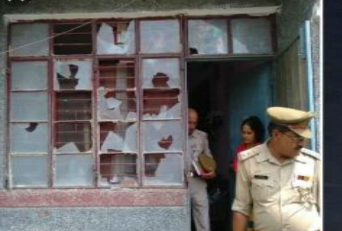 students pelted stones on principal's house after school girl death in mainpuri