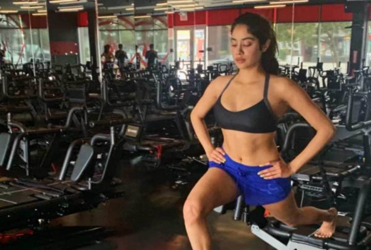 jhanvi kapoor flaunt toned body in gym photo