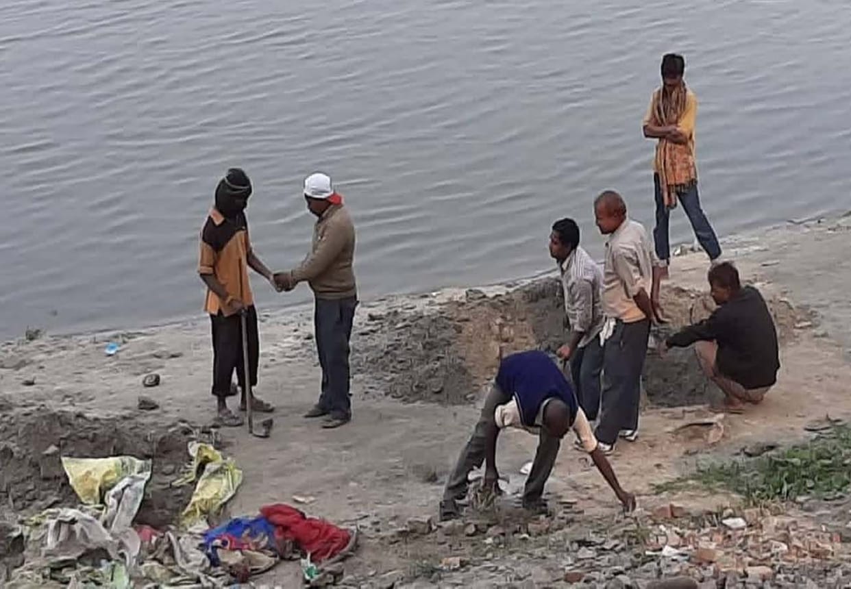 Possible visit of pm modi in Kanpur, dirt being buried along the Ganges