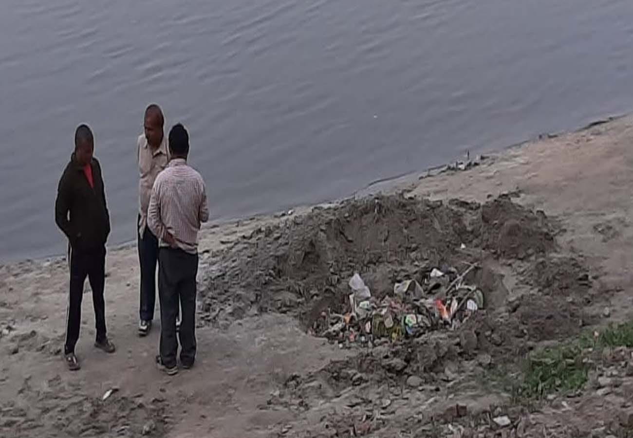 Possible visit of pm modi in Kanpur, dirt being buried along the Ganges