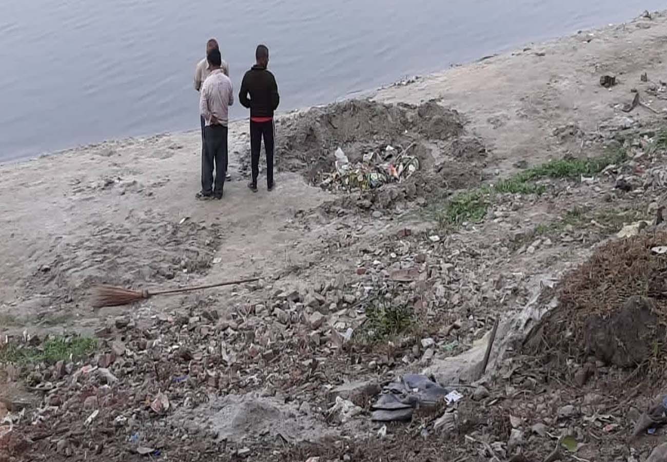 Possible visit of pm modi in Kanpur, dirt being buried along the Ganges