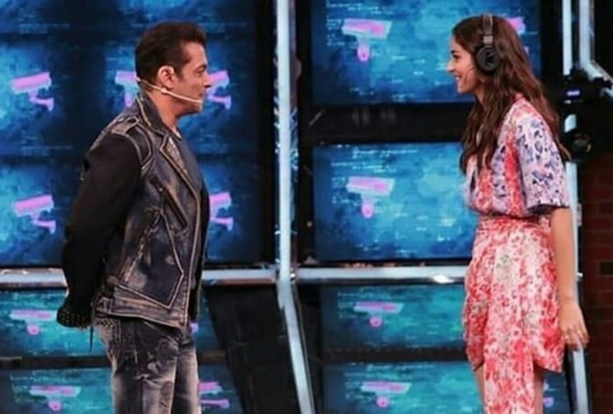 bigg boss 13 ananya panday guess the sentence by salman khan