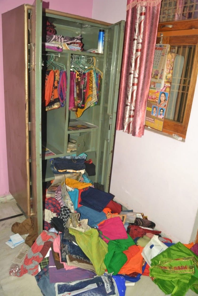 Hathras: Cash and lakhs of jewelery crossed by breaking the lock of teacher's house