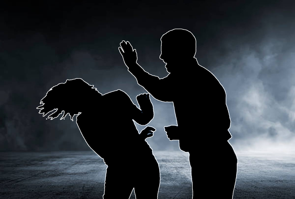 woman dies after boyfriend slaps her for talking to another man in Mumbai