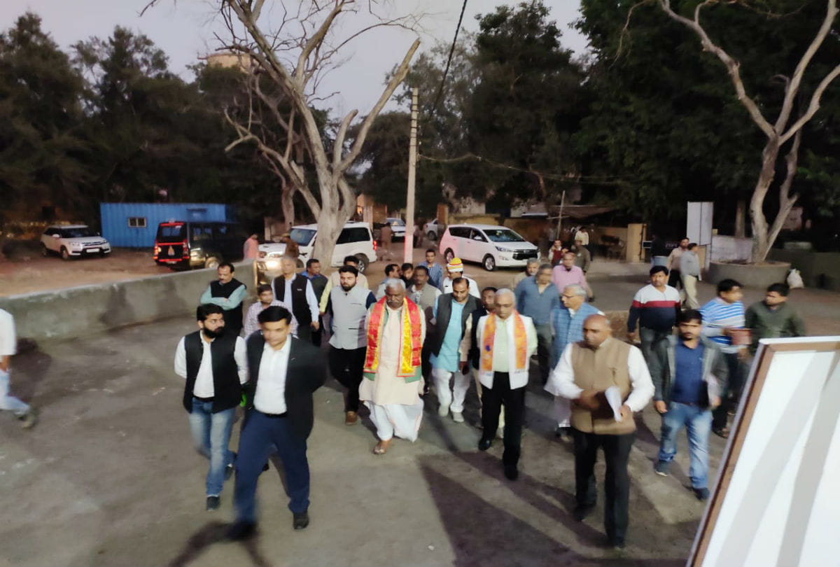 minister shriram chauhan inspected Jawahar Bagh in mathura