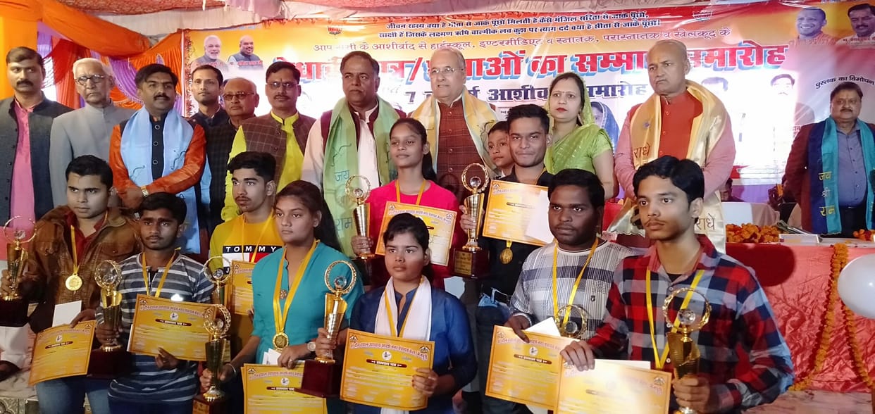 cabinet minister honored the students