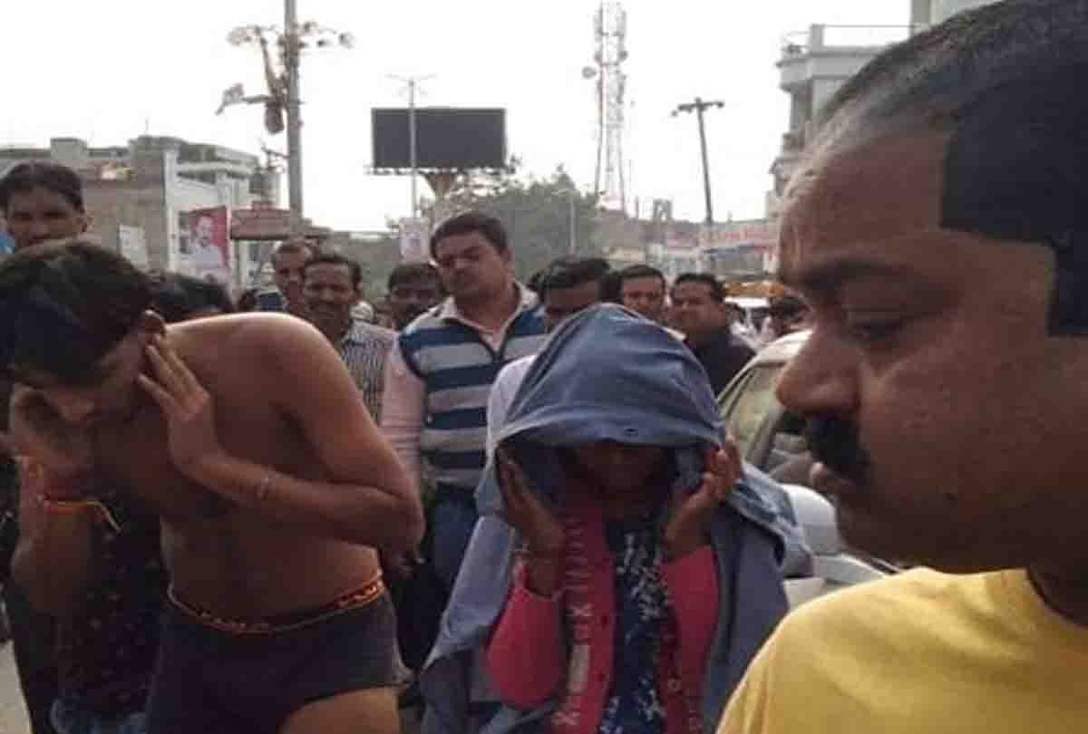 boy was beaten up on the charge of molesting and then rotate in market with the girl