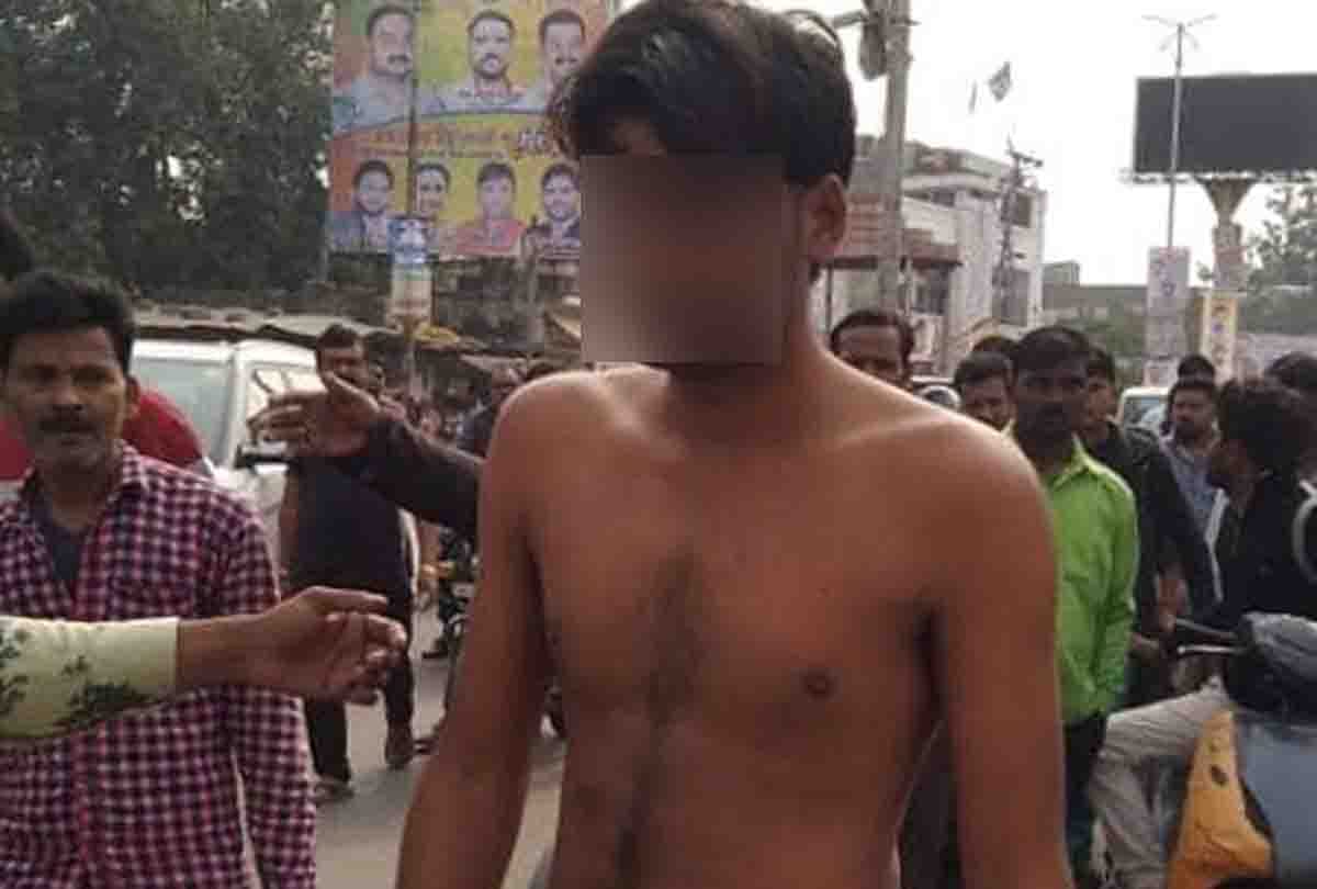 boy was beaten up on the charge of molesting and then rotate in market with the girl
