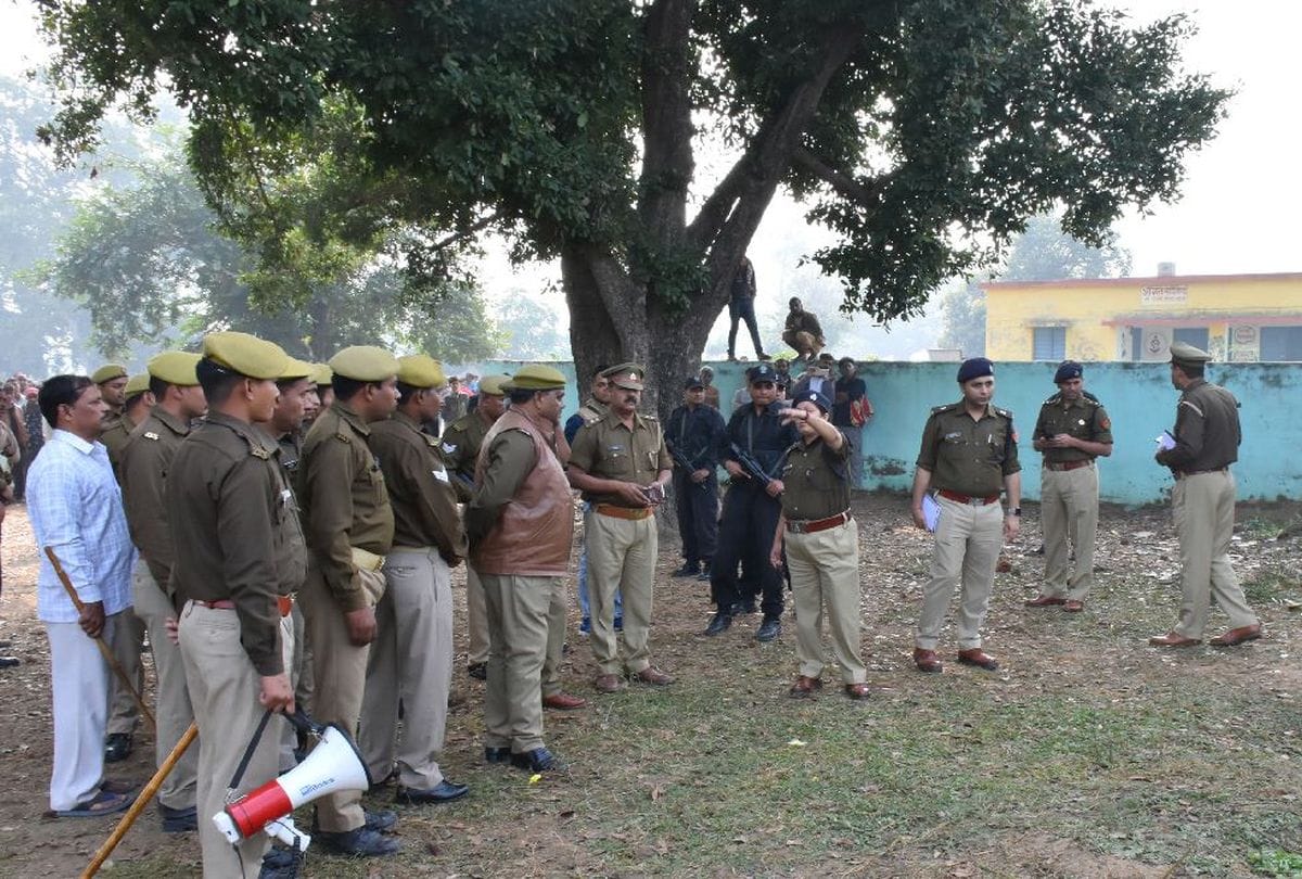 girl murder accused committed suicide by eaten poison in agra