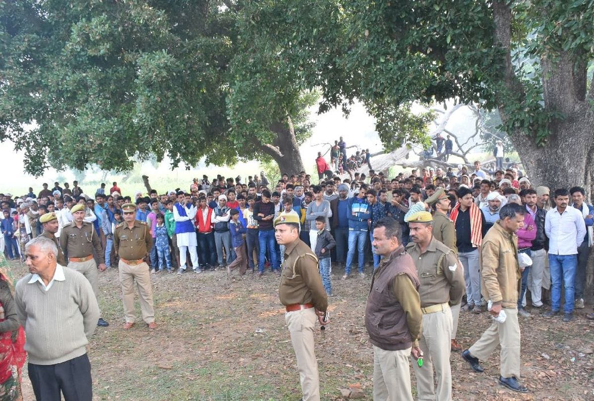 girl murder accused committed suicide by eaten poison in agra