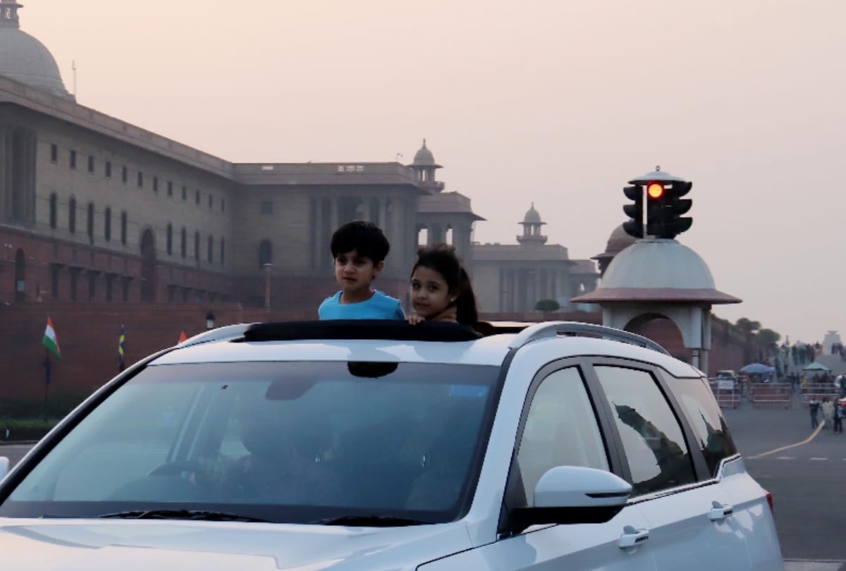 Delhi NCR weather pollution today 2 December coldest morning at 8 degree air quality at poor level