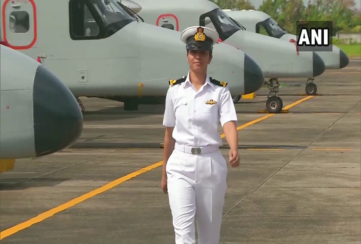 Indian Navy Sub Lieutenant Shivangi became first naval women pilot of navy