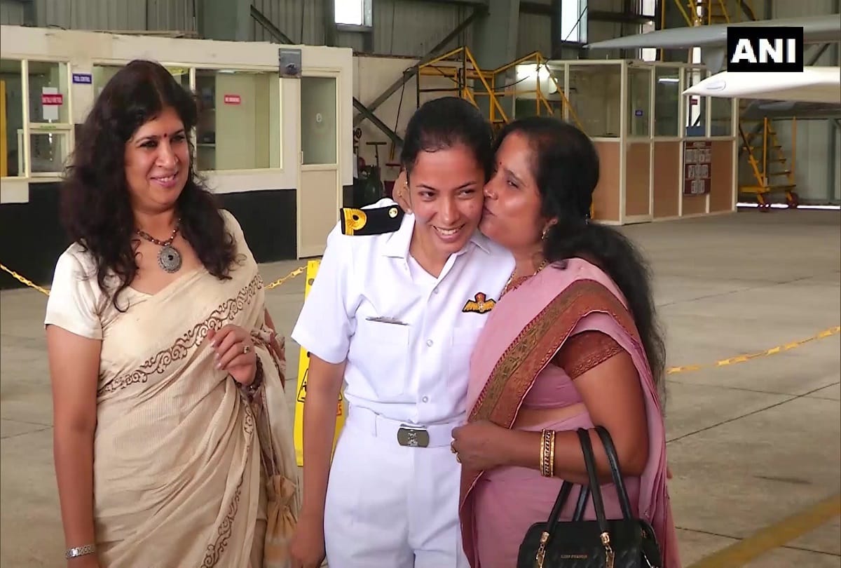 Indian Navy Sub Lieutenant Shivangi became first naval women pilot of navy